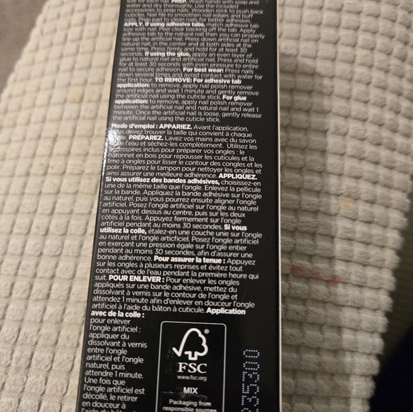 Sally Hansen black fake nails - Picture 2 of 3